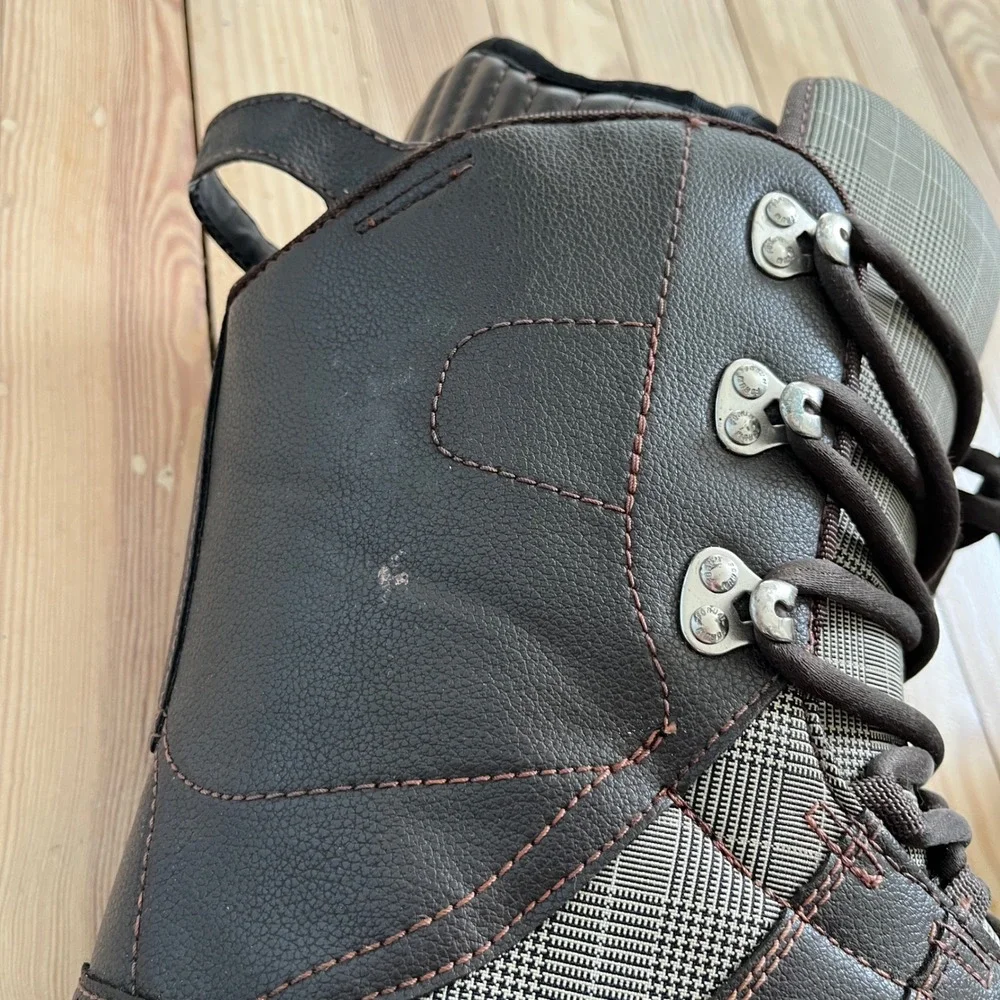 Forum Destroyer Mens Snowboard Boots Size 10 Brown Plaid Lace Up Winter Sports